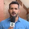 O repórter Leandro Oliveira durante reportagem ao vivo no RJ 1