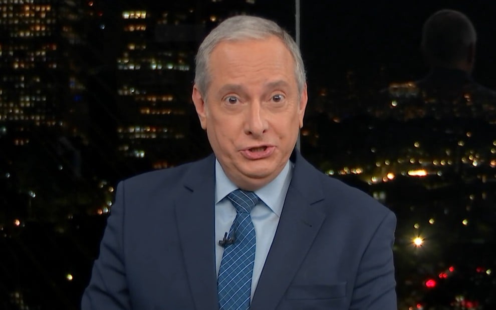 José Roberto Burnier faz careta no estúdio do SP2