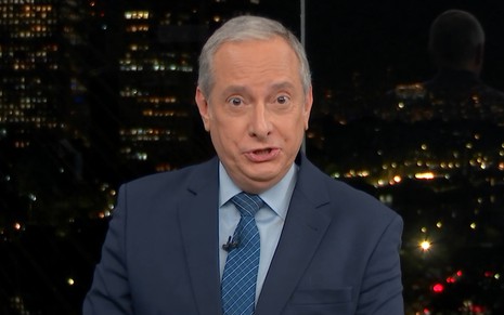 José Roberto Burnier faz careta no estúdio do SP2