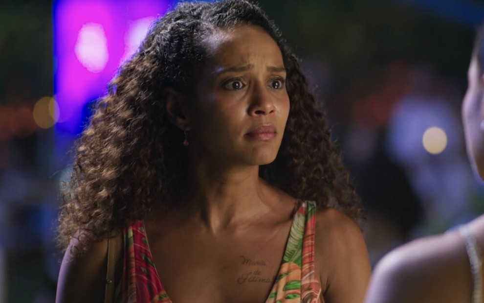 Taís Araujo está em cena como Raquel em Vale Tudo, remake da TV Globo