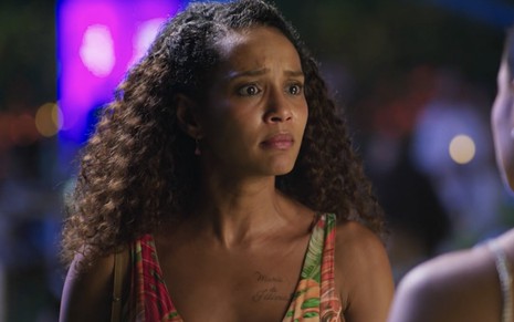 Taís Araujo está em cena como Raquel em Vale Tudo, remake da TV Globo