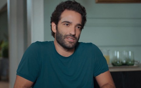 Humberto Carrão em cena de Vale Tudo como Afonso