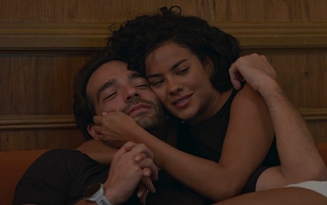 Humberto Carrão contracena com Bella Campos em Vale Tudo