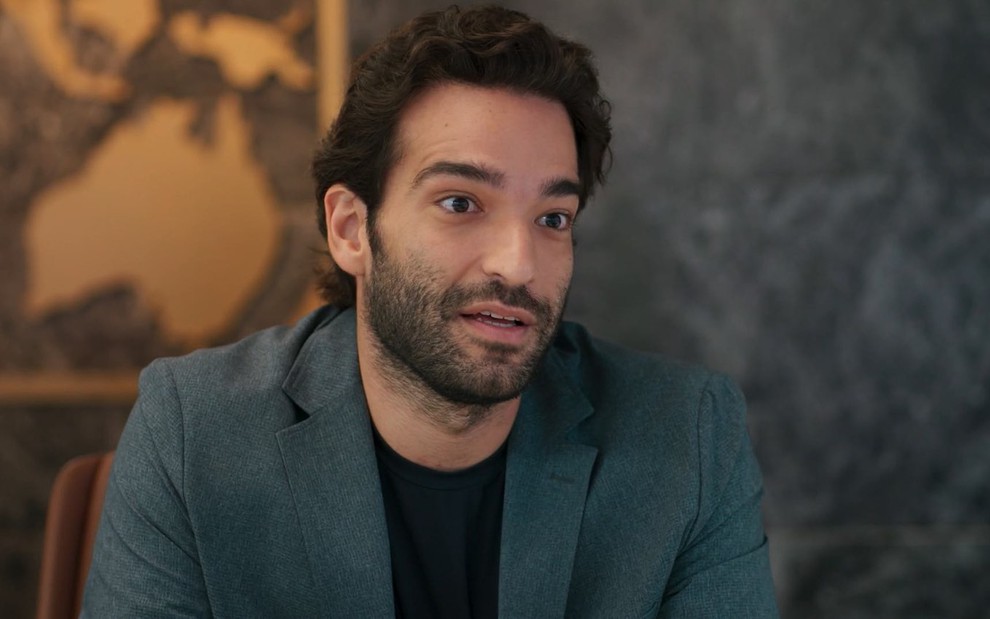 Humberto Carrão está em cena de Vale Tudo como Afonso