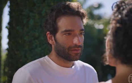 Humberto Carrão está em cena de Vale Tudo como Afonso