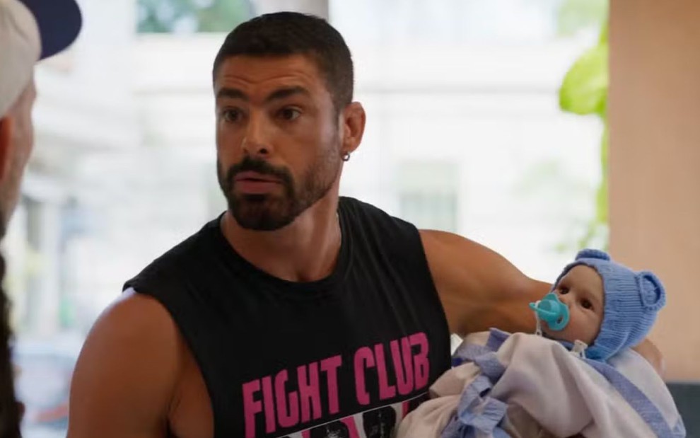 O ator Cauã Reymond como César em cena de Vale Tudo