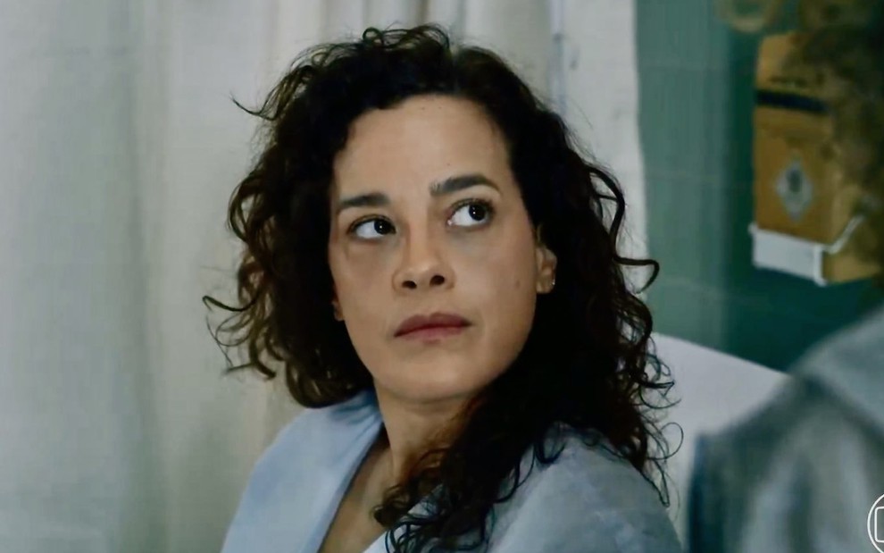 Maeve Jinkings em cena de Vale Tudo como Cecília
