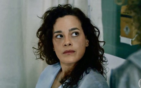 Maeve Jinkings em cena de Vale Tudo como Cecília