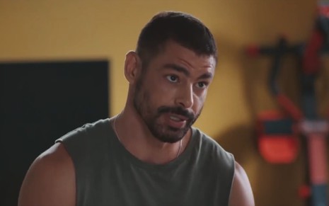 Cauã Reymond em cena como César em Vale Tudo, da Globo