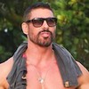Cauã Reymond contracena com Ricardo Teodoro em Vale Tudo, novela das nove da TV Globo