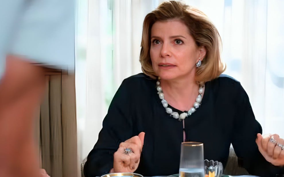 A atriz Debora Bloch como Odete Roitman em cena de Vale Tudo