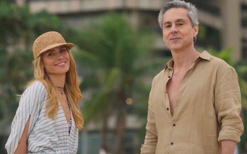 Carolina Dieckmann contracena com Alexandre Nero em Vale Tudo, da TV Globo