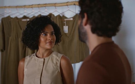 Bella Campos contracena com Humberto Carrão no remake de Vale Tudo, da TV Globo