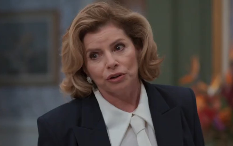 Debora Bloch em cena do remake de Vale Tudo, da Globo, como Odete Roitman