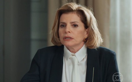 Debora Bloch em cena do remake de Vale Tudo, da Globo, como Odete Roitman