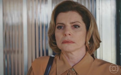 Debora Bloch em cena do remake de Vale Tudo, da Globo, como Odete Roitman