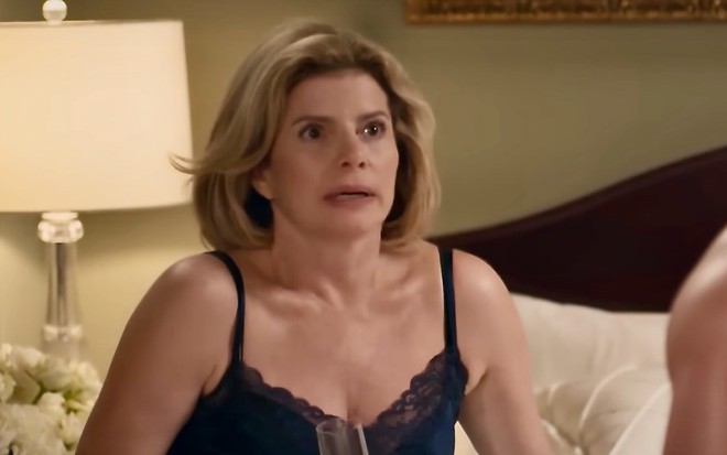 Debora Bloch em cena do remake de Vale Tudo, da Globo, como Odete Roitman