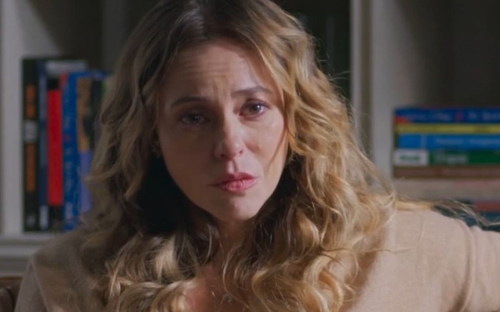 A atriz Paolla Oliveira como Heleninha em cena de Vale Tudo