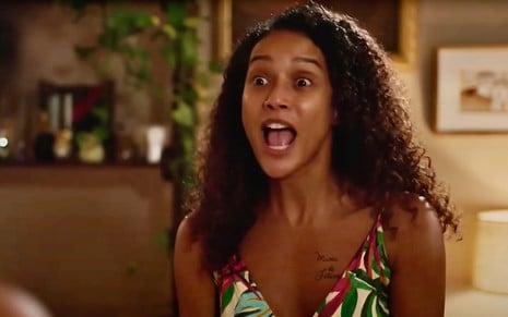 Taís Araujo está em cena como Raquel em Vale Tudo, remake da TV Globo