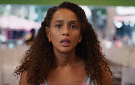 Taís Araujo está em cena como Raquel em Vale Tudo, remake da TV Globo