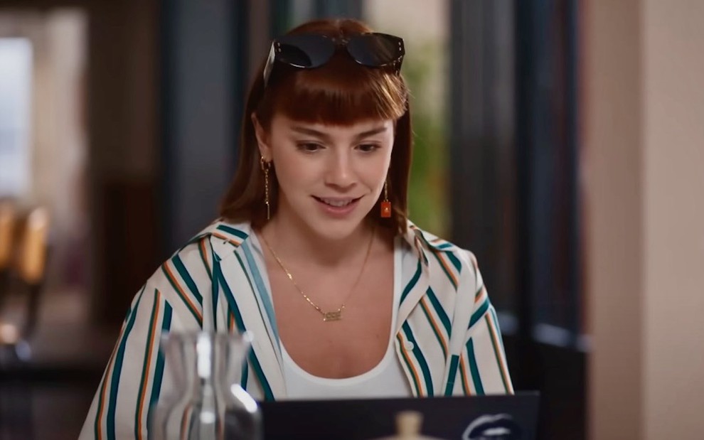 Alice Wegmann como Solange no remake de Vale Tudo, da Globo