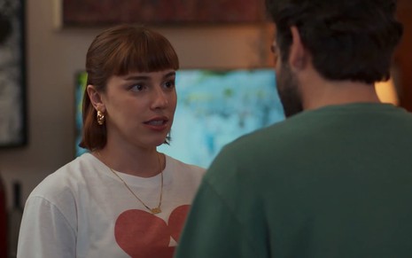 Alice Wegmann como Solange no remake de Vale Tudo, da Globo