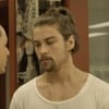 Rainer Cadete e Raphael Sander se encaram em cena de Verdades Secretas