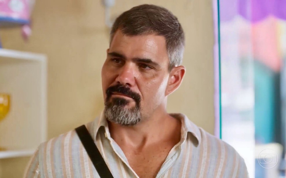 Juliano Cazarré está em cena como Jayme na novela Volta por Cima, da Globo