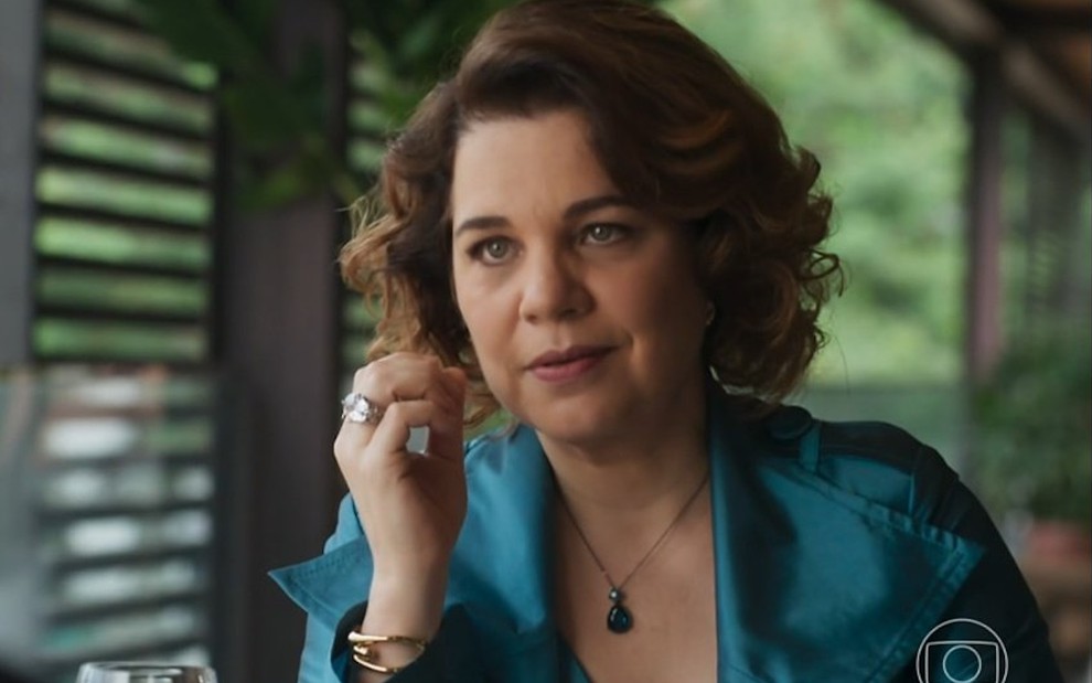 Isabel Teixeira está em close em cena da novela Volta por Cima, da Globo