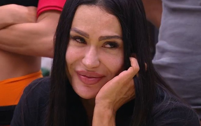 Gracyanne Barbosa dá sorrisinho no BBB 25