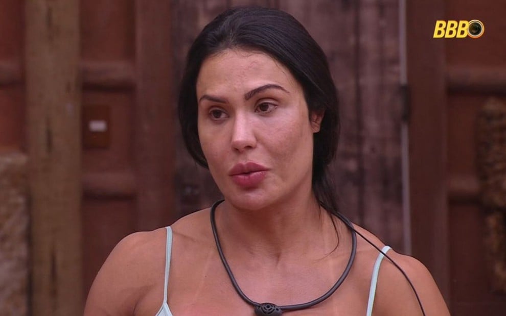 Gracyanne Barbosa está inexpressiva, no quarto do BBB 25