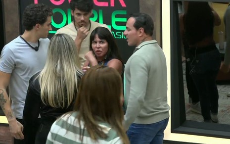 Foto mostra Gretchen no meio de confusão no Power Couple