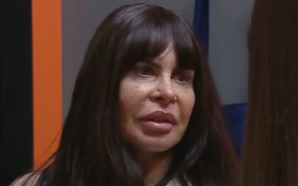 Gretchen conversando com Talira no Power Couple Brasil