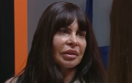 Gretchen conversando com Talira no Power Couple Brasil