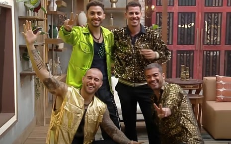 Gui Vieira, Sacha Bali, Yuri Bonotto e Sidney Sampaio vestidos com roupas de festa e posando sorridentes