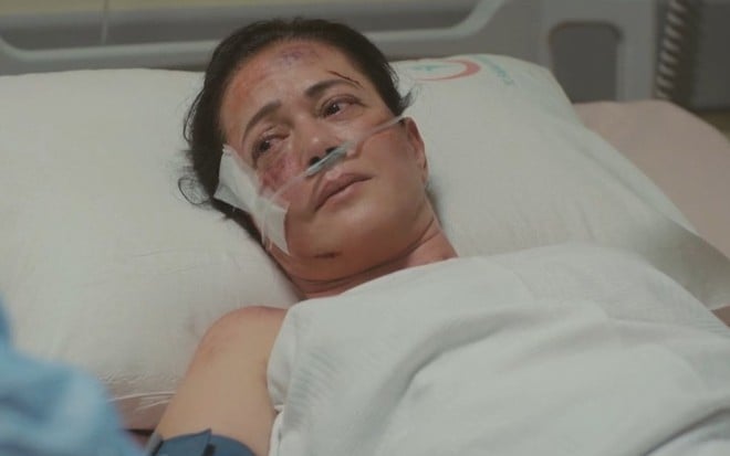 Bennu Yıldırımlar como Hatice em cena de Força de Mulher