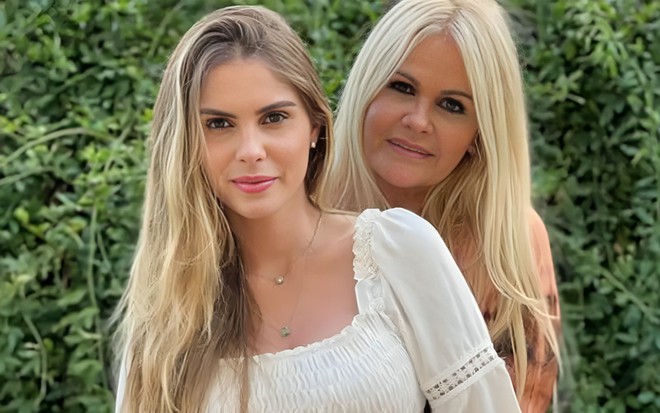 Monique Evans e Bárbara Evans posam abraçadas em foto do Instagram