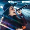 Lauana Prado canta em show sertanejo