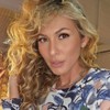Montagem com fotos de Lívia Andrade e de avião pousando em aeroporto