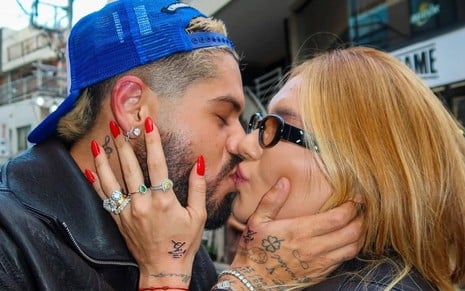 Zé Felipe e Virginia se beijam em foto do Instagram