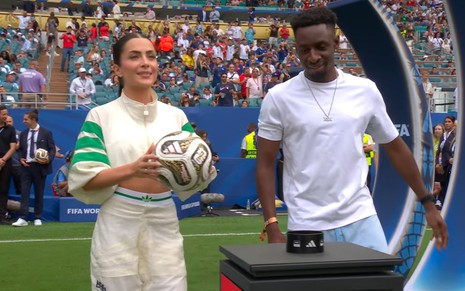 Foto mostra Jade Picon durante transmissão da CazéTV