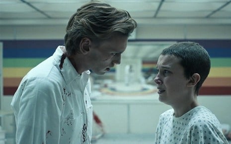 Jamie Campbell Bower (Vecna) e Millie Bobby Brown (Eleven) em cena de Stranger Things