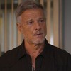 O ator Marcello Novaes com expressão séria em cena de Dona de Mim