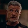 Marcello Novaes com expressão séria em cena de Dona de Mim