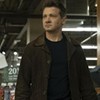 Hailee Steinfeld e Jeremy Renner em cena de Gavião Arqueiro