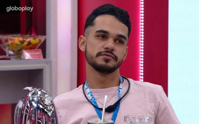 João Gabriel Siqueira está na cozinha do BBB 25