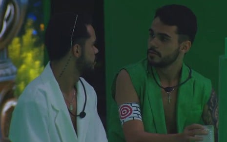 João Pedro e João Gabriel Siqueira se encaram na festa do BBB 25