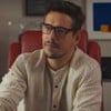 João Vicente de Castro está caracterizado como Renato, seu personagem no remake de Vale Tudo, da Globo