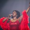 A atriz Joaquina Kalukango como Gloria Gaynor na biografia Gloria Gaynor: I Will Survive