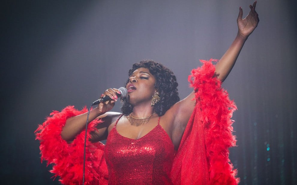 A atriz Joaquina Kalukango como Gloria Gaynor na biografia Gloria Gaynor: I Will Survive